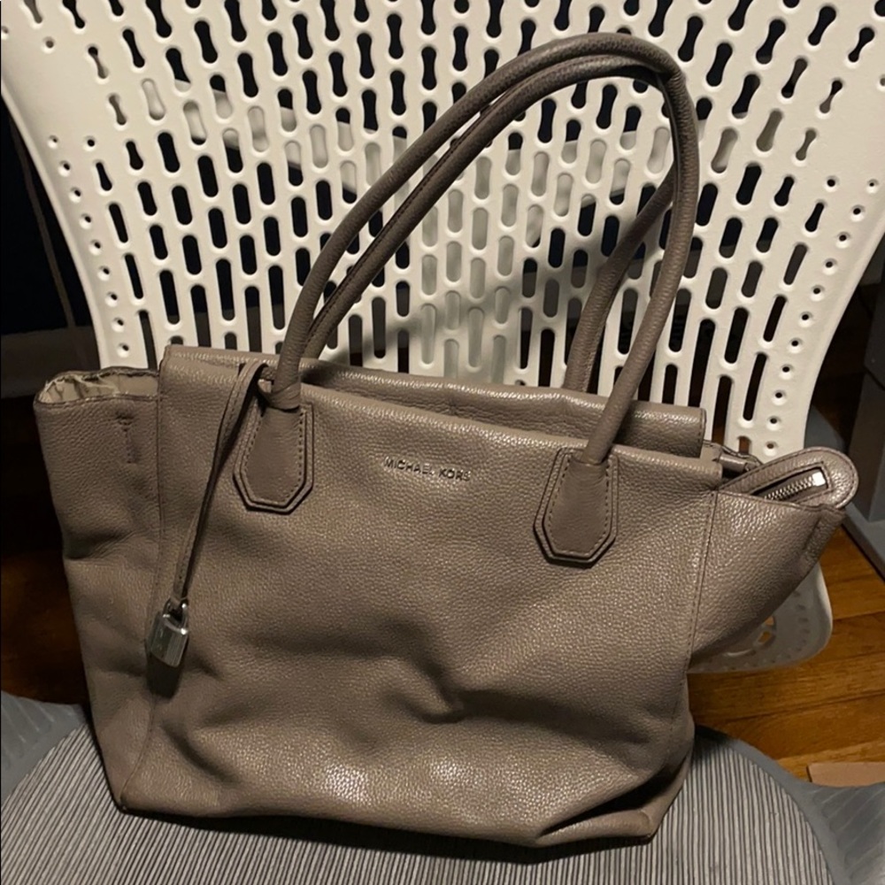 Used taupe michael kors leather tote purse 👜